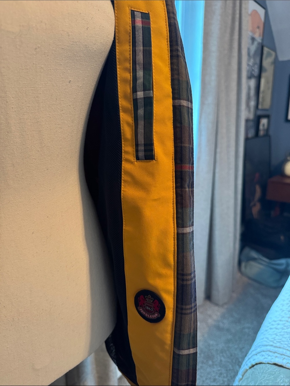 Pendleton Yellow Hooded Rain Jacket - Picture 7 of 9